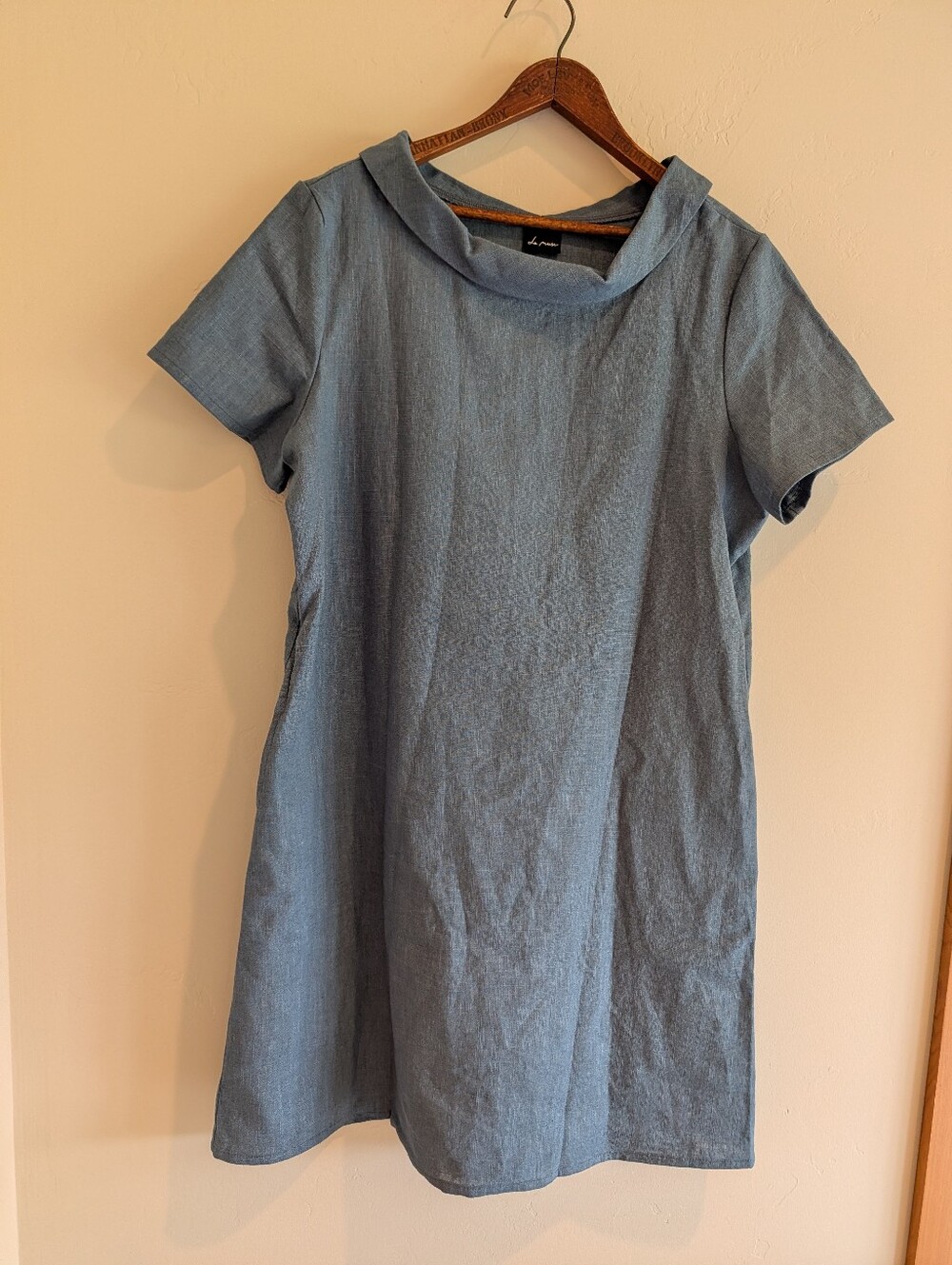 La Muse STORY Dress— %100 Linen Short-Sleeve Cowl Neck Size L Blue